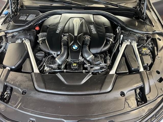 Used 2019 BMW 750i xDrive w/ Executive Package AWD/4WD image 12