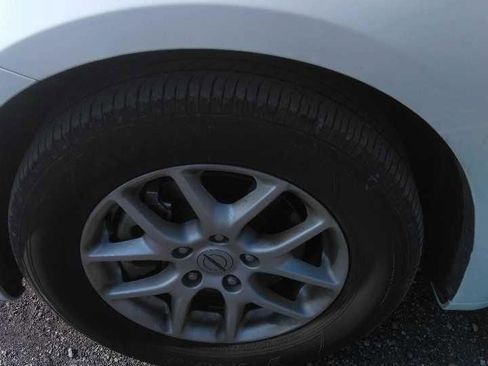 Used 2024 Chrysler Pacifica Touring-L FWD image 3