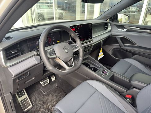 New 2026 Volkswagen Tiguan SE R-Line image 9