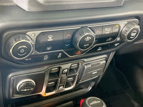 Used 2023 Jeep Gladiator Sport AWD/4WD image 15