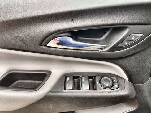 Used 2021 Chevrolet Equinox LS w/ LPO, Blackout Package image 17