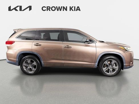 Used 2019 Toyota Highlander Limited Platinum FWD image 4