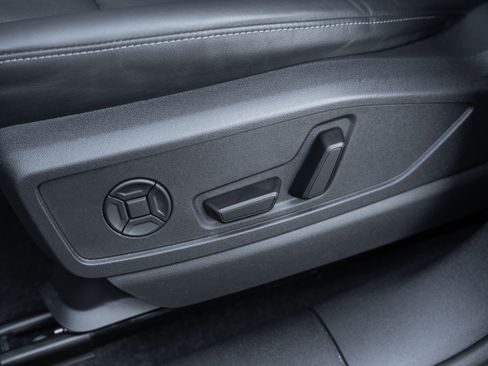 Certified 2025 Audi Q5 Premium w/ Convenience Package image 21