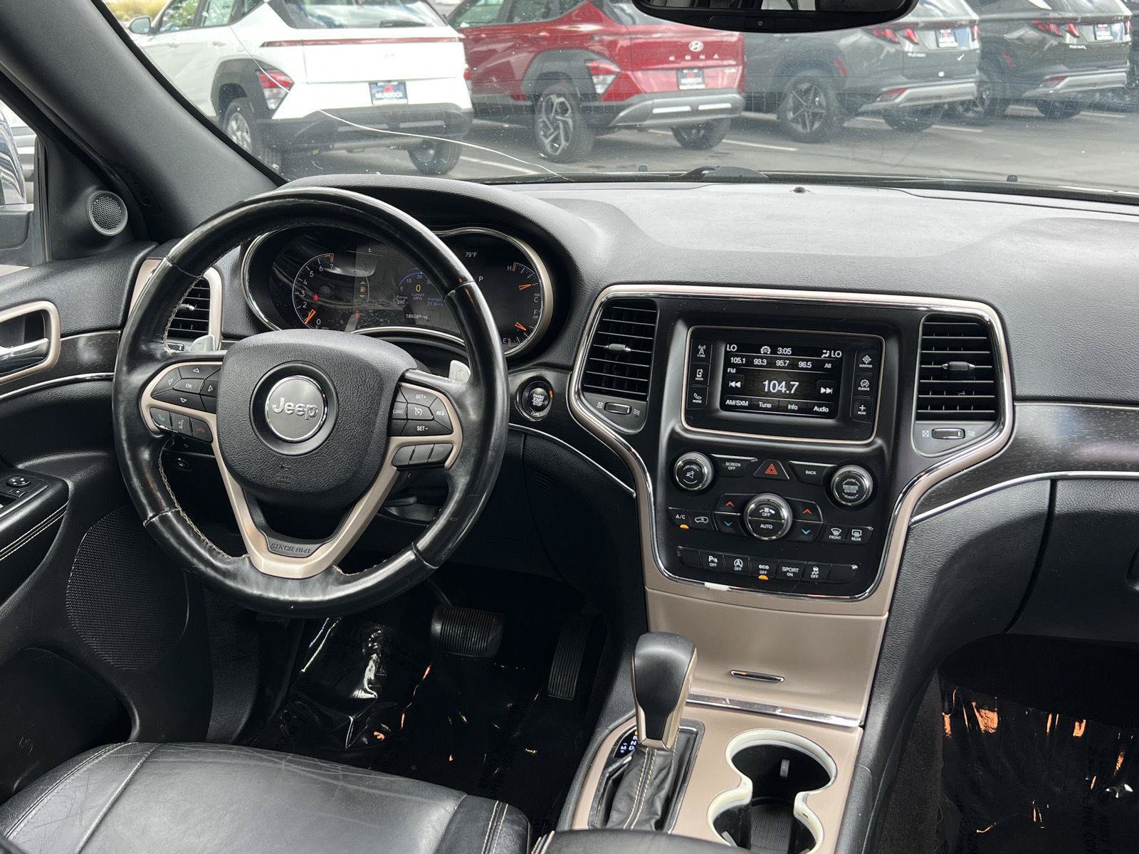 Used 2017 Jeep Grand Cherokee Limited AWD/4WD image 2