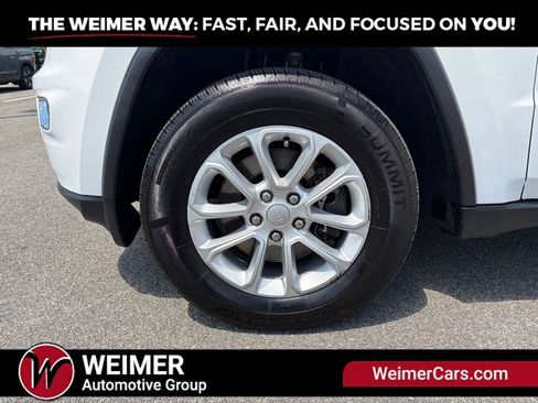 Used 2021 Jeep Grand Cherokee Laredo AWD/4WD image 9
