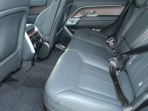 Used 2023 Land Rover Range Rover SE image 5