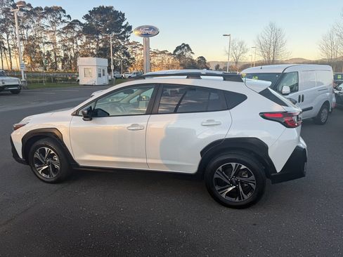 Used 2024 Subaru Crosstrek 2.0i Premium AWD/4WD image 2