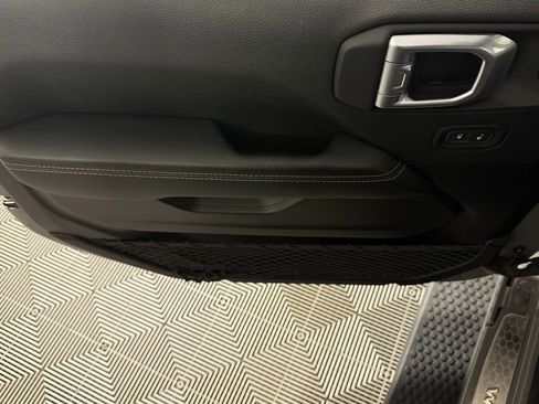 Used 2021 Jeep Wrangler Unlimited Sahara image 25