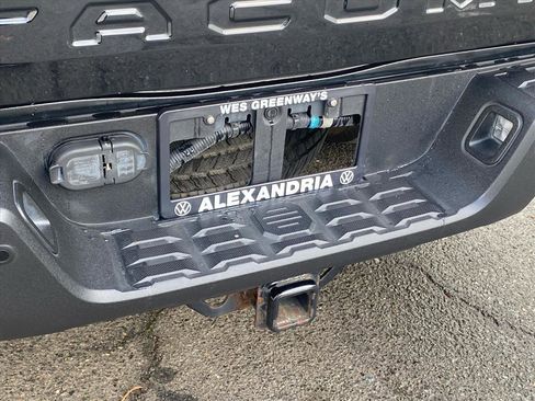 Used 2017 Toyota Tacoma Limited image 6