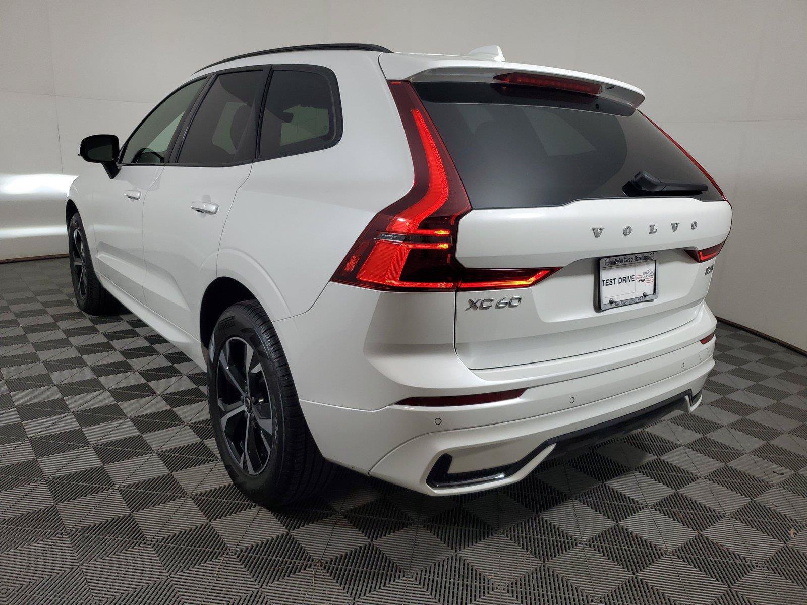 Used 2026 Volvo XC60 B5 Core w/ Climate Package AWD/4WD image 4