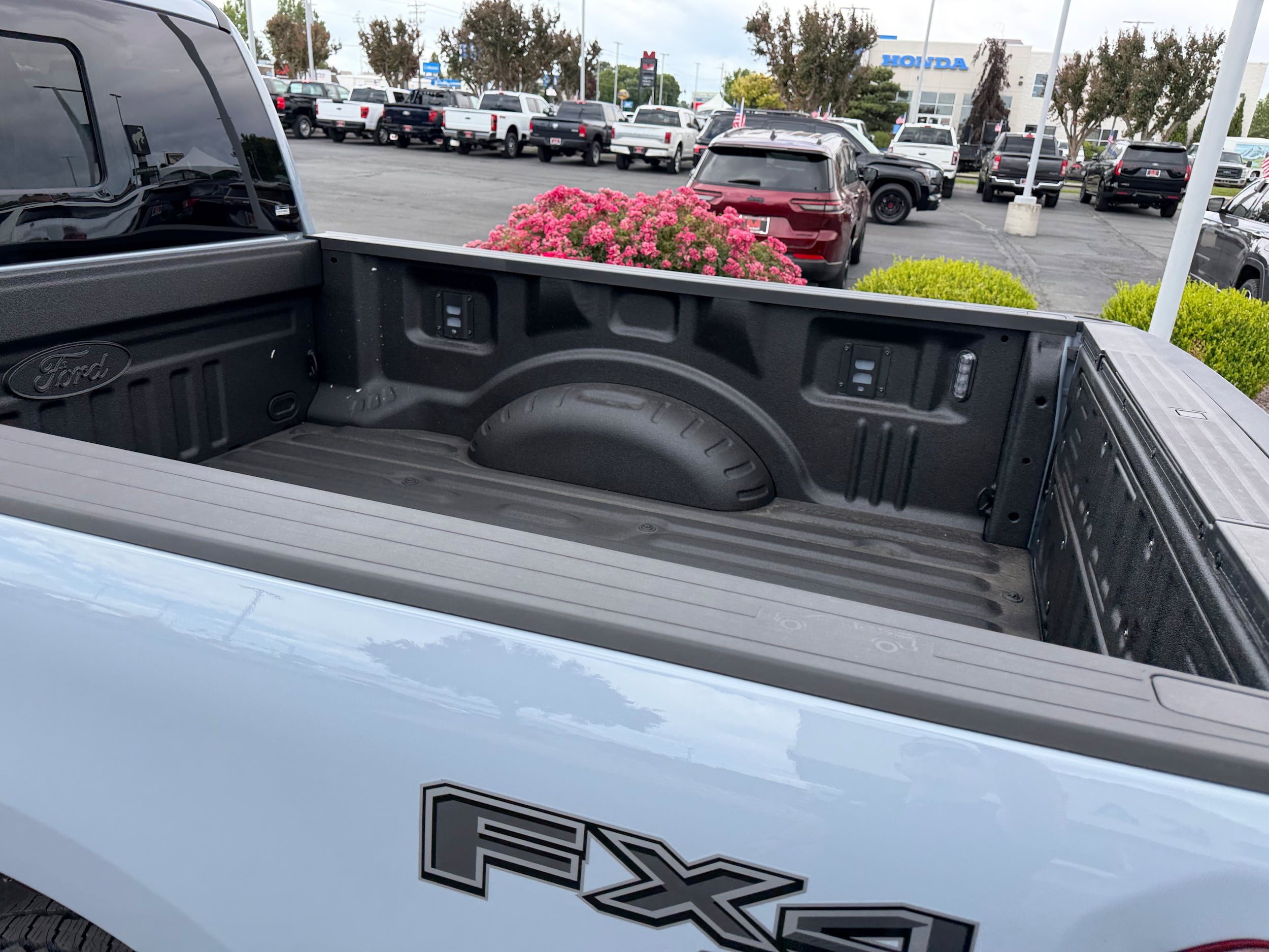 New 2026 Ford F350 Lariat w/ Black Appearance Package AWD/4WD image 6