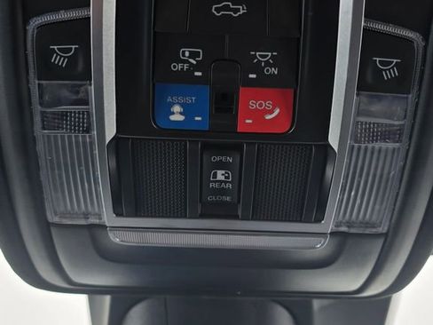 Used 2022 RAM 1500 Limited w/ Body Color Bumper Group image 31