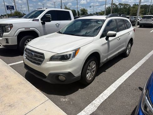 Used 2017 Subaru Outback 2.5i Premium AWD/4WD image 1