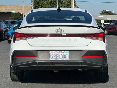 Used 2025 Hyundai Elantra Sport FWD image 4