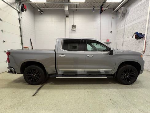 Used 2024 Chevrolet Silverado 1500 High Country w/ Technology Package image 3