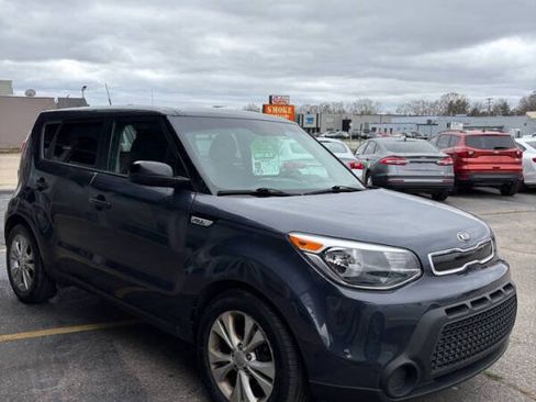 Used 2015 Kia Soul + image 2