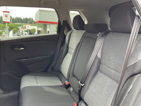 Used 2022 Nissan Rogue SV AWD/4WD image 14