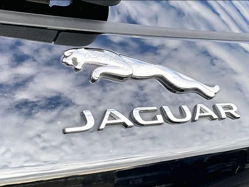 Used 2019 Jaguar F-PACE Premium image 30
