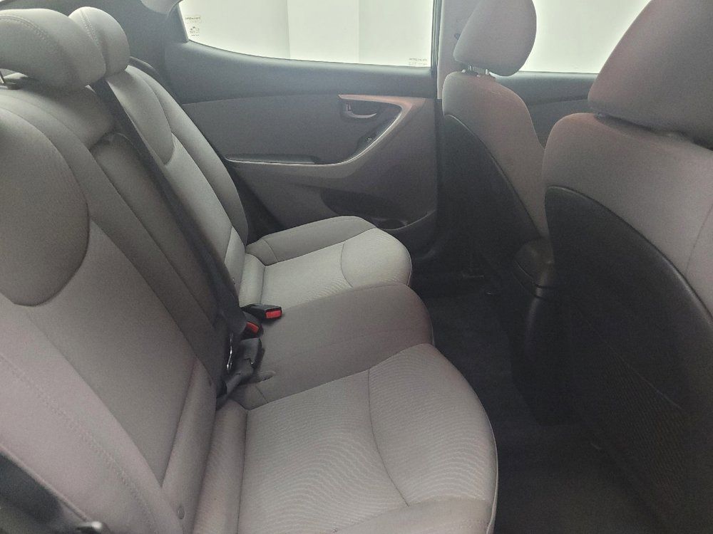 Used 2014 Hyundai Elantra SE w/ Option Group 02 FWD image 19