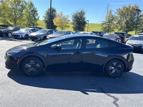Used 2024 Toyota Prius LE image 7