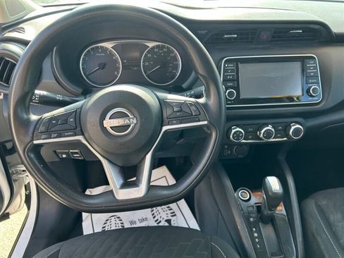 Used 2022 Nissan Kicks S FWD image 11
