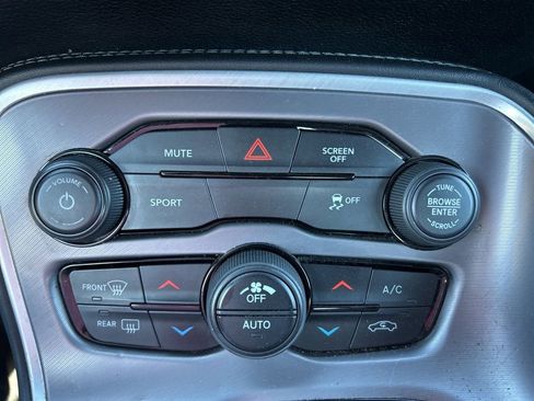 Used 2022 Dodge Challenger SXT image 11