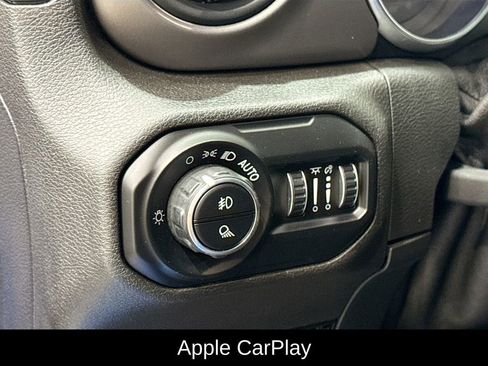 Used 2021 Jeep Gladiator Sport image 18