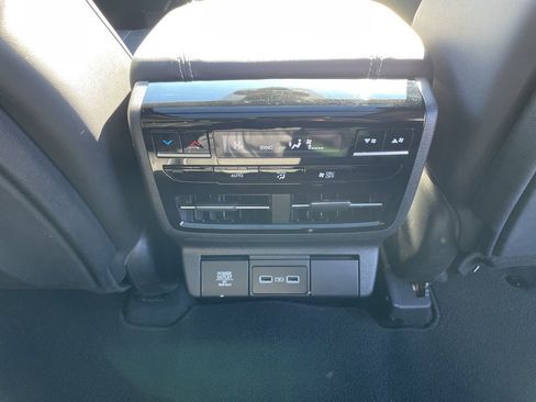 Used 2024 Acura MDX SH-AWD w/ Technology Package image 19