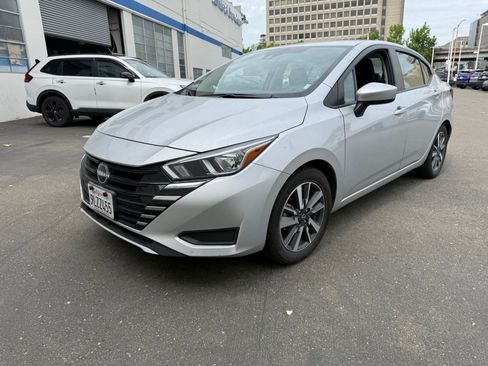 Used 2024 Nissan Versa SV image 1
