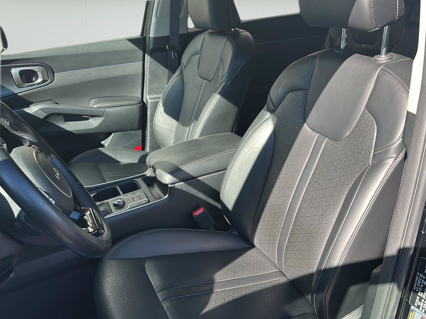 Used 2023 Kia Sorento S w/ Panoramic Sunroof Package FWD image 5