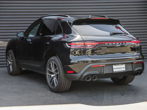 Certified 2026 Porsche Macan AWD/4WD image 3