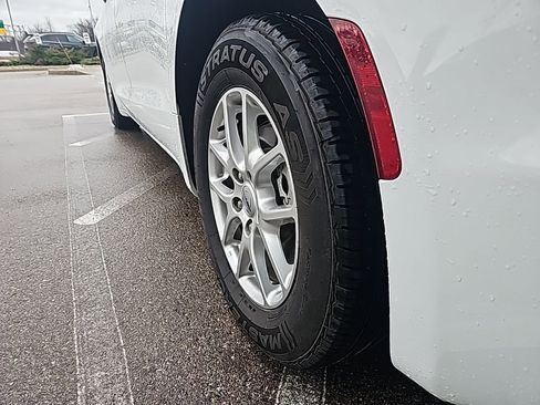 Used 2024 Chrysler Pacifica Touring-L image 37