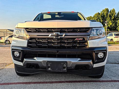Used 2022 Chevrolet Colorado Z71 AWD/4WD image 2