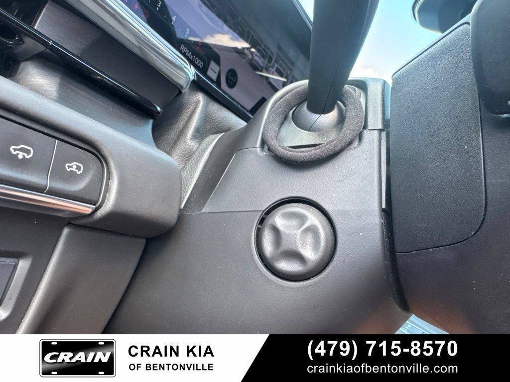 Used 2023 Cadillac Escalade Sport Platinum w/ LPO, ONYX Package AWD/4WD image 16