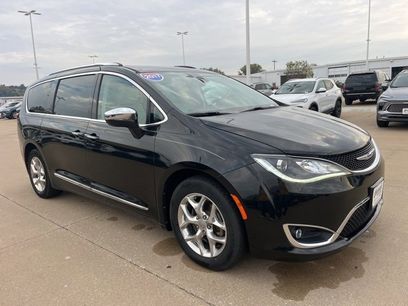 Used 2017 Chrysler Pacifica Limited w/ UConnect Theater Package