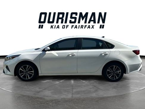 Certified 2023 Kia Forte LXS FWD image 3