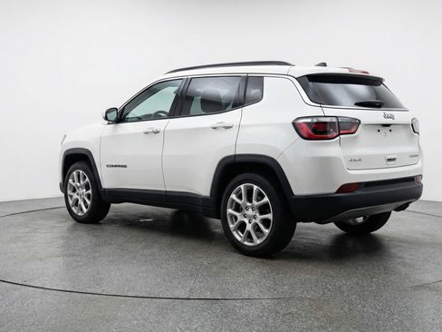 Used 2025 Jeep Compass Limited image 6