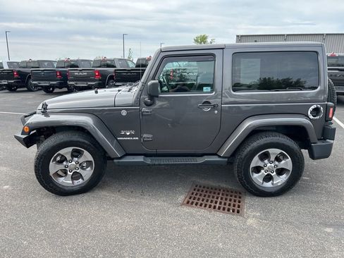 Used 2016 Jeep Wrangler Sahara w/ Connectivity Group AWD/4WD image 4