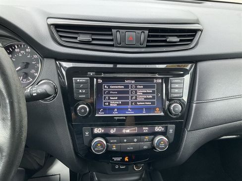 Used 2018 Nissan Rogue SV AWD/4WD image 30