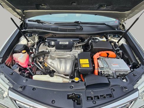 Used 2014 Toyota Camry XLE w/ Leather Package image 18