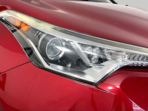 Used 2018 Toyota C-HR XLE FWD image 26