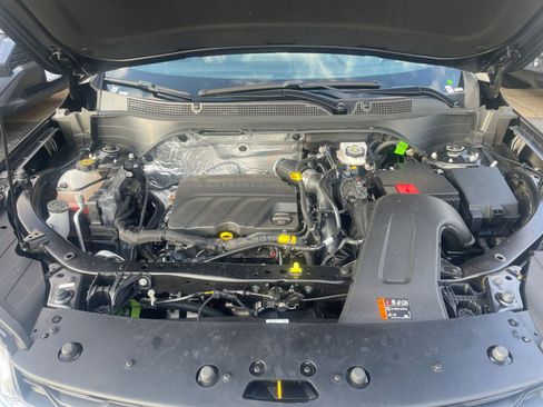 Used 2025 Chevrolet Trax LT image 32