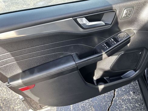 Used 2022 Ford Escape Titanium image 10