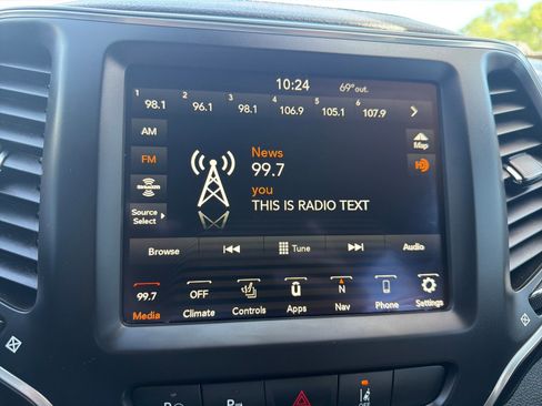 Used 2023 Jeep Cherokee Altitude Lux AWD/4WD image 31