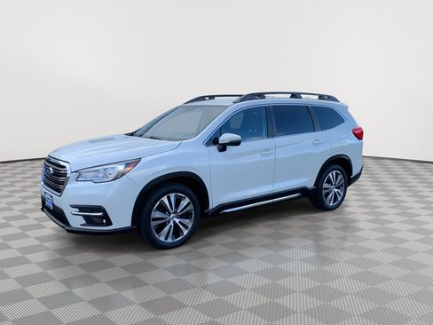 Used 2022 Subaru Ascent Limited image 3