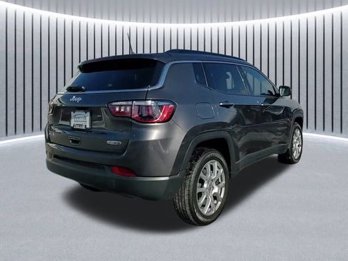 Used 2023 Jeep Compass Latitude AWD/4WD image 9