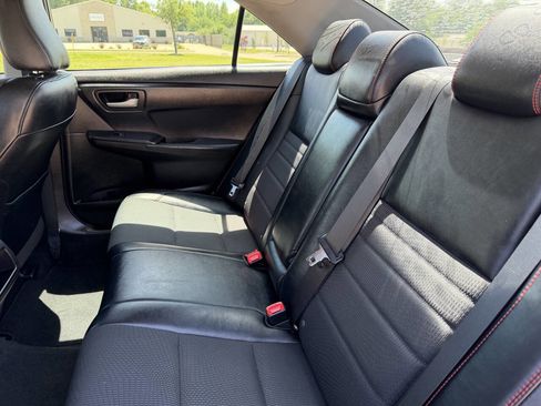 Used 2017 Toyota Camry SE w/ Moonroof Package FWD image 14