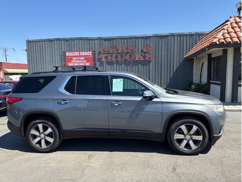 Used 2019 Chevrolet Traverse LT w/ LT Premium Package FWD image 1