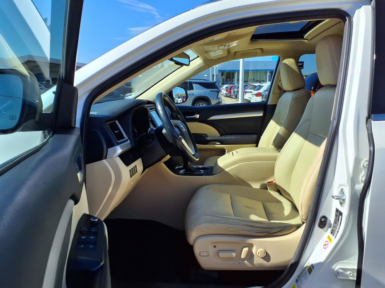 Used 2016 Toyota Highlander XLE AWD/4WD image 18