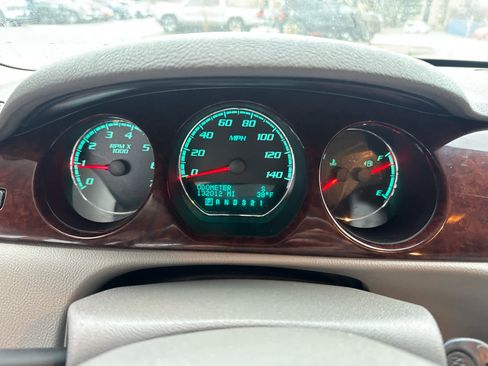 Used 2011 Buick Lucerne CXL image 18